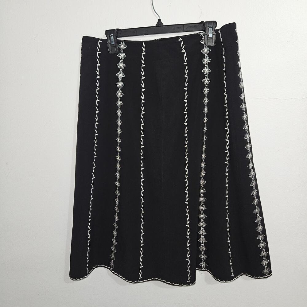 Silkland A-Line Black Full Skirt with White Floral Embroidery. Sz 12 Cottagecore